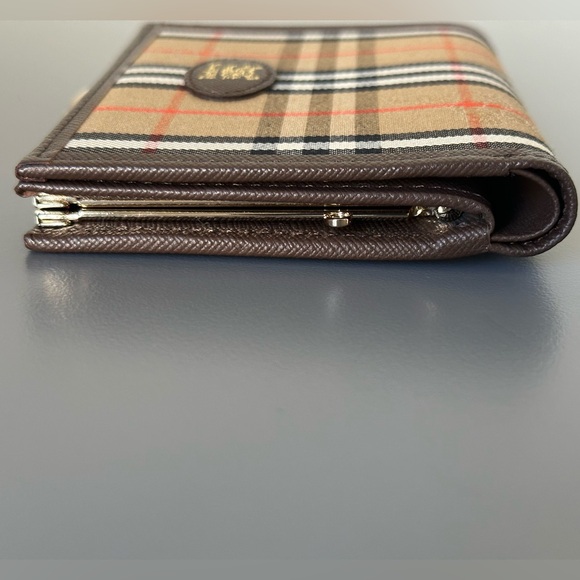 Burberrys Novacheck Compact Kisslock Wallet - Picture 12 of 15